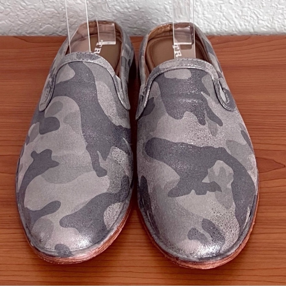 New Trask Ashley Suede Flat Slide Mule Silver Camouflage SZ 8 M